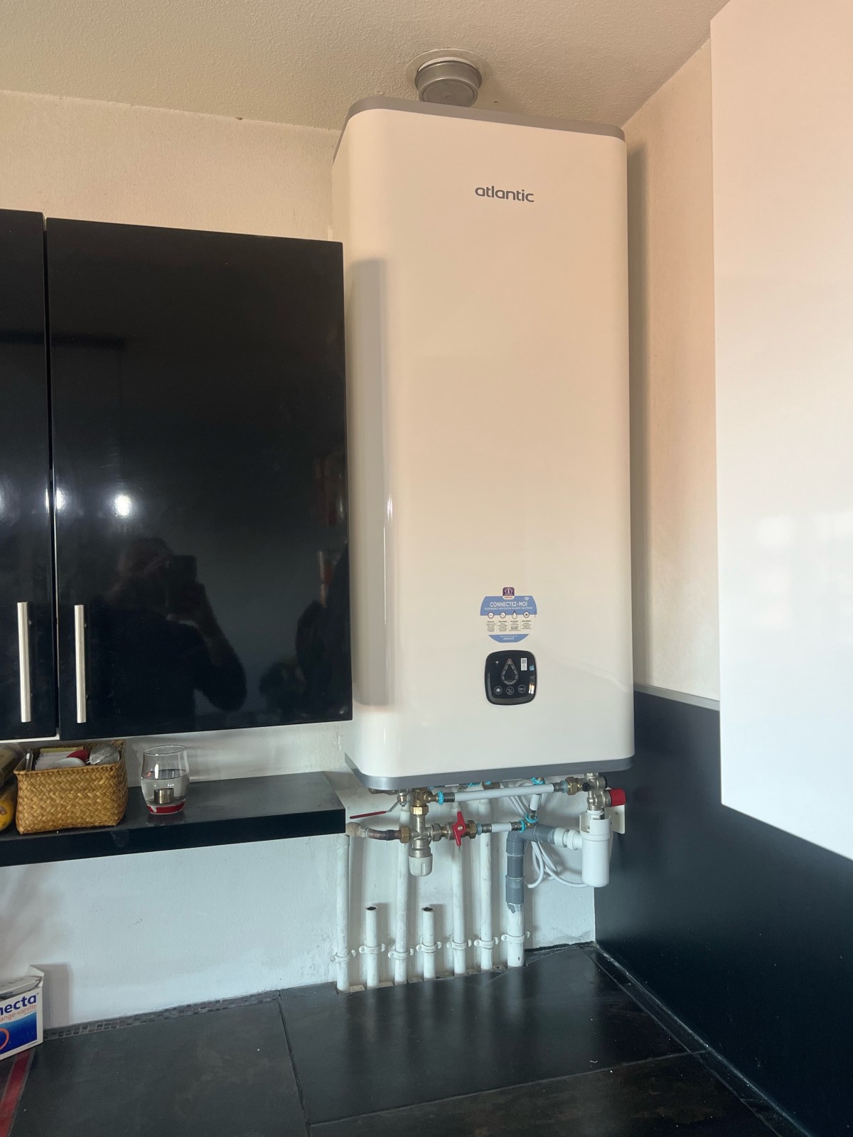  Remplacement chaudière gaz en panne par chauffe-eau plat de la marque Atlantic 65L pour 2 personnes