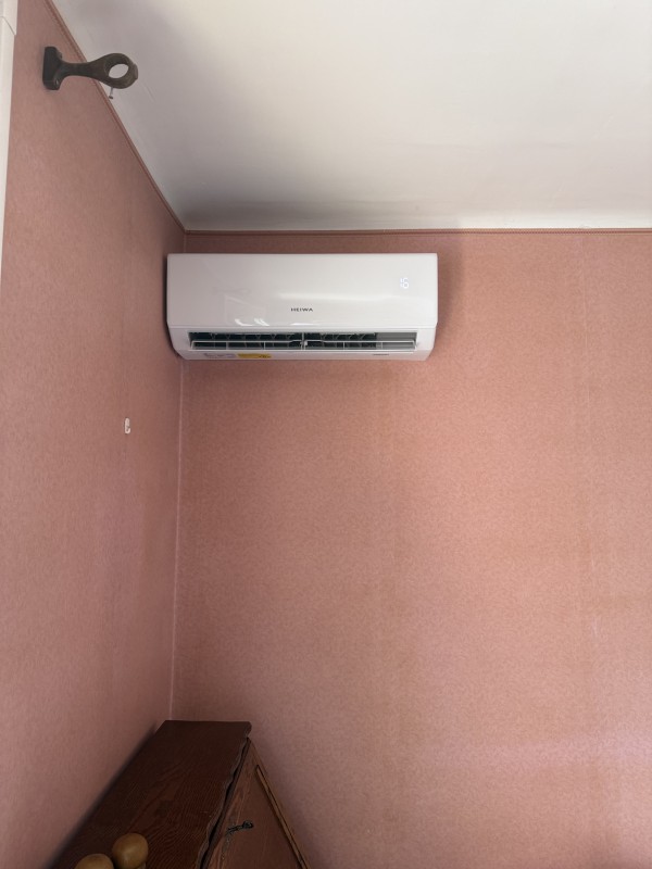 Installation  d'une unité murale Heiwa par AM Service dans une villa à Martigues. Emplacement stratégique pour une efficacité optimale et discrète.
