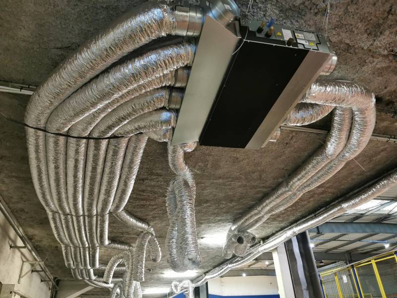 Installation de climatisation gainable Mitsubishi Electric silencieuse pour maisons en rénovation à Marignane