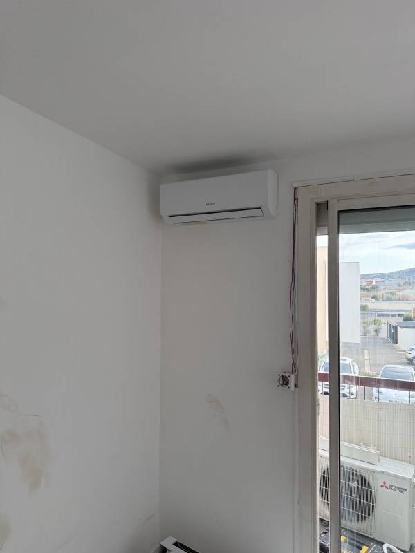 Pose Climatiseur Heiwa à Gignac : Intervention Rapide et Système Tri-split Connecté