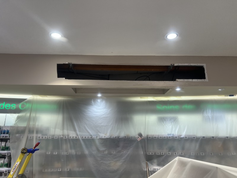 installation de plafonnier de 12kw Mitsubishi Electric pour la  pharmacie du 8 mai à marignane 
