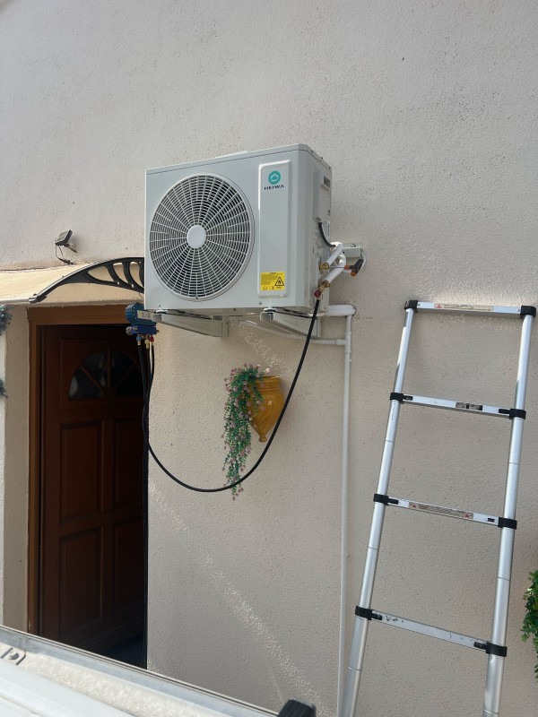 groupe extérieur port de bouc 